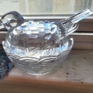 Vtg glass birds nest covered dish.  Scalloped edges/basket weave bottom